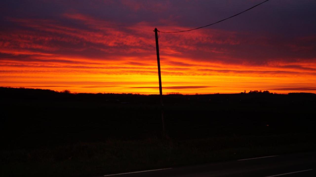Sur La Route Des Monts Apartment Bailleul  Exterior foto
